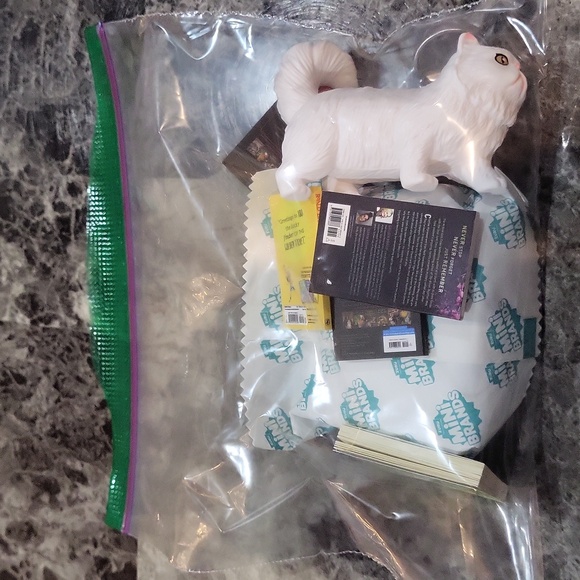 Zuru Mini Brands Books Set - Picture 3 of 3